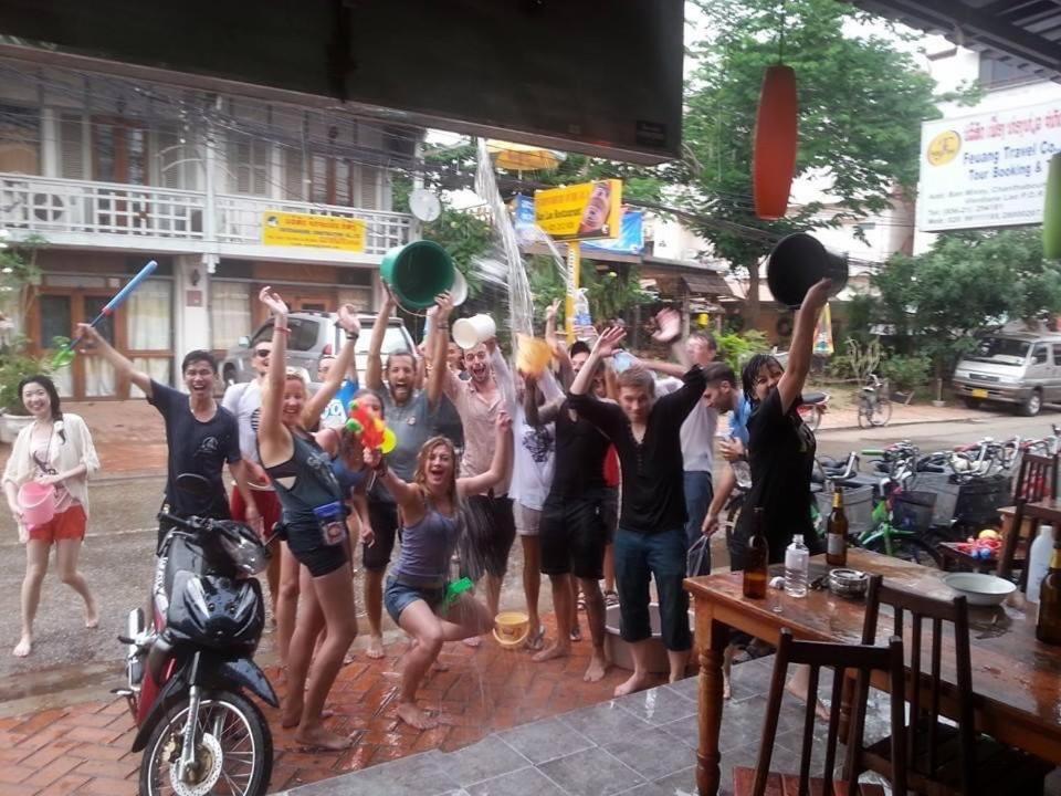 Lucky Backpacker Hostel Vientiane Extérieur photo